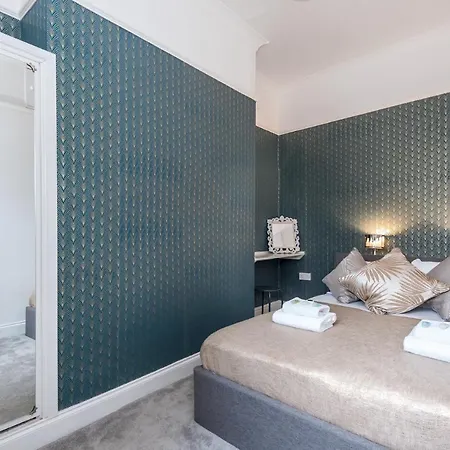 Apartment Newly Renovated & Moden Facing Ancient City Walls York