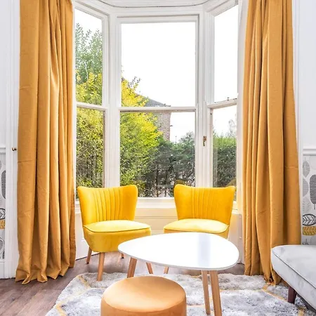 Newly Renovated & Moden Facing Ancient City Walls * York