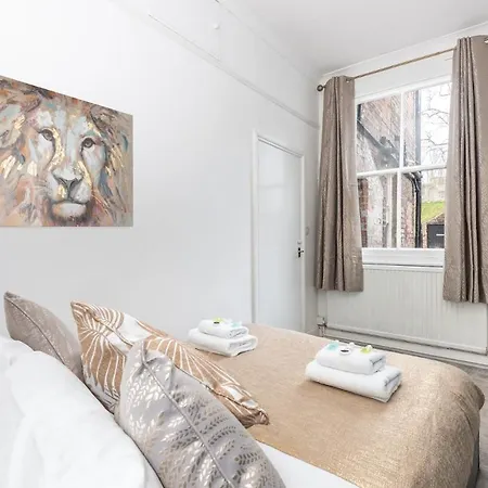 Apartment Newly Renovated & Moden Facing Ancient City Walls York