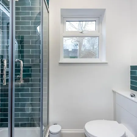 Newly Renovated & Moden Facing Ancient City Walls York