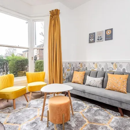 Newly Renovated & Moden Facing Ancient City Walls York