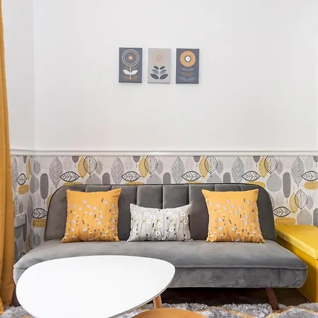 Newly Renovated & Moden Facing Ancient City Walls Apartment
