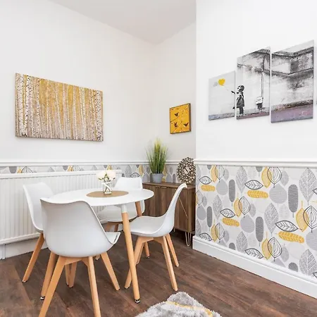 Newly Renovated & Moden Facing Ancient City Walls Apartment